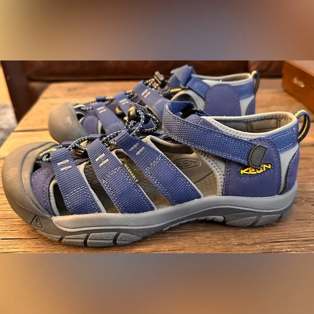 NWOT KIDS KEEN WATER SHOE SANDALS - SIZE 6 YOUTHS BIG BOYS